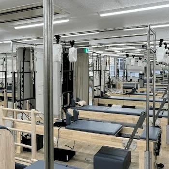 La pilates横浜店のピラティスのレッスンを受けるレッスンルーム