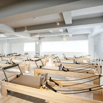 pilates K横浜2店舖のピラティスのレッスンを受けるレッスンルーム