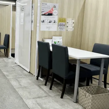 ELEMENTピラティス 北千住店のピラティスのレッスンを受ける前のカウンセリングルーム