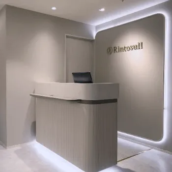 Rintosull 北千住店のピラティスのレッスンを受ける前の受付