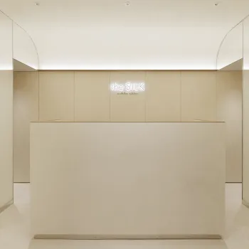 the SILK 北千住店のピラティスのレッスンを受ける前の受付