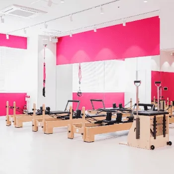 URBAN CLASSIC PILATES 足立区3店舗のピラティスのレッスンを受けるトレーニングルーム