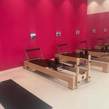URBAN CLASSIC PILATES 足立区3店舗のピラティスのレッスンを受けるトレーニング器具