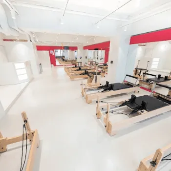 URBAN CLASSIC PILATES 荒川区2店舗のピラティスのレッスンを受けるトレーニングルーム