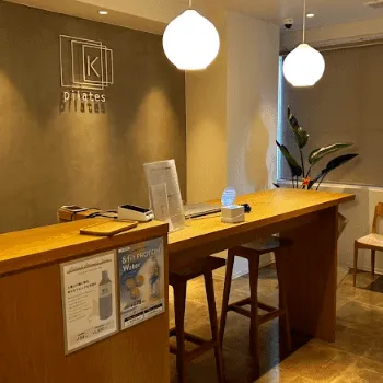 pilates K 神保町店のピラティスのレッスンを受ける前の受付