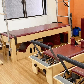 zen place pilates 神保町のピラティスのレッスンを受けるトレーニングルーム