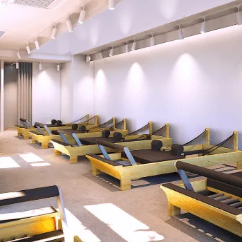 Pilates Mirror 瑞江のピラティスのレッスンを受けるトレーニングルーム