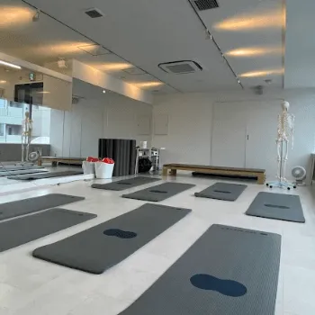 zen place pilates 板橋区付近1店舗のピラティスのレッスンを受けるトレーニングルーム