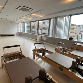 zen place pilates 板橋区付近1店舗のピラティスのレッスンを受けるトレーニング器具