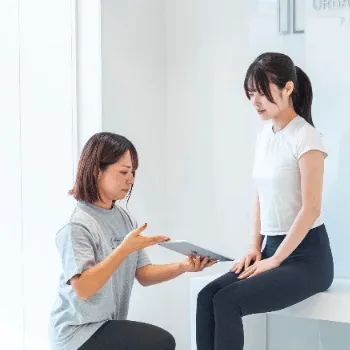 URBAN CLASSIC PILATES板橋区2店舗のピラティスのレッスンを受ける前のカウンセリングの様子