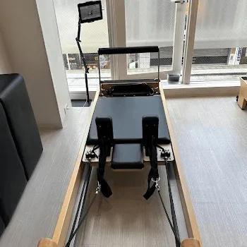 URBAN CLASSIC PILATES板橋区2店舗のピラティスのレッスンを受けるトレーニング器具