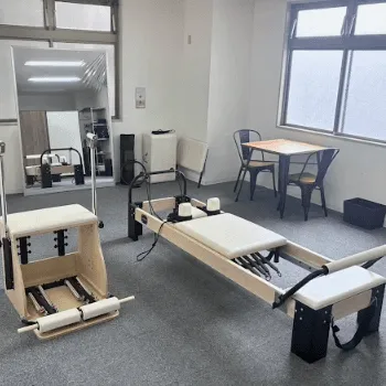ELEMENTピラティス 葛飾・京成立石店のピラティスのレッスンを受けるトレーニングルーム