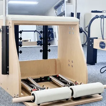 ELEMENTピラティス 葛飾・京成立石店のピラティスのレッスンを受けるトレーニング器具
