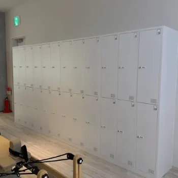 pilates K 葛飾区2店舗のピラティスのレッスンを受ける前のロッカールーム