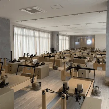 pilates K 葛飾区2店舗のピラティスのレッスンを受けるトレーニングルーム