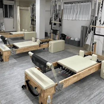 Pilates Mee 葛飾区5店舗のピラティスのレッスンを受けるトレーニングルーム