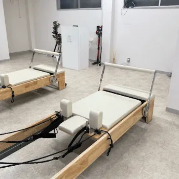 Pilates Mee 葛飾区5店舗のピラティスのレッスンを受けるトレーニング器具