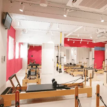 URBAN CLASSIC PILATES 新小岩のピラティスのレッスンを受けるトレーニング器具