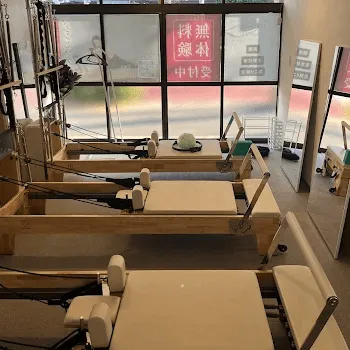 Pilates Mee 北区3店舗のピラティスのレッスンを受けるトレーニングルーム