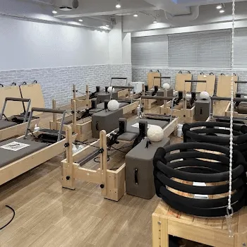 Rintosull 北区3店舗のピラティスのレッスンを受けるトレーニングルーム