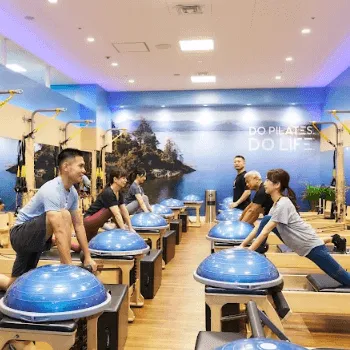 club Pilates 江東区4店舗のピラティスのレッスンを受ける様子