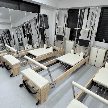 Pilates Mee 江東区2店舗のピラティスのレッスンを受けるトレーニングルーム
