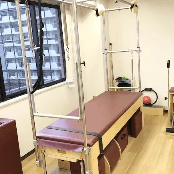 zen place pilates 江東区2店舗のピラティスのレッスンを受けるトレーニングルーム