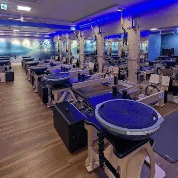 club Pilates 中野坂上のピラティスのレッスンを受けるトレーニングルーム