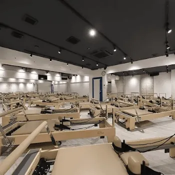 PILATES STUDIO noa 中野スタジオのピラティスのレッスンを受けるトレーニングルーム