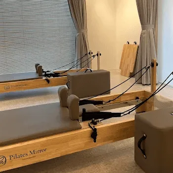 Pilates Mirror 中野のピラティスのレッスンを受けるトレーニング器具