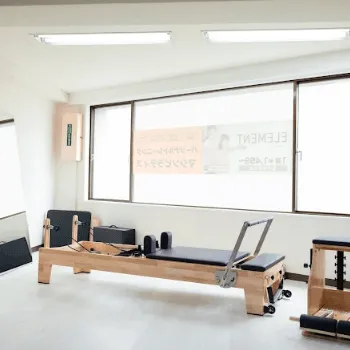ELEMENTピラティス 練馬店のピラティスのレッスンを受けるトレーニング器具