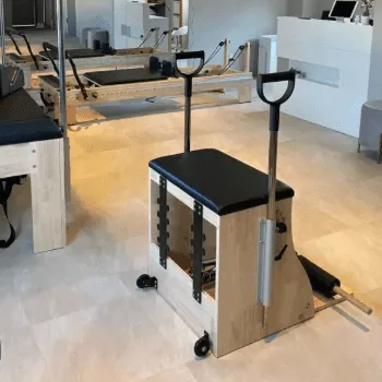 ルルト 大泉学園店のピラティスのレッスンを受けるトレーニング器具