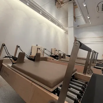 Pilates Mirror 練馬区4店舗のピラティスのレッスンを受けるトレーニング器具