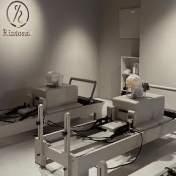 Rintosull 練馬店のピラティスのレッスンを受けるトレーニング器具
