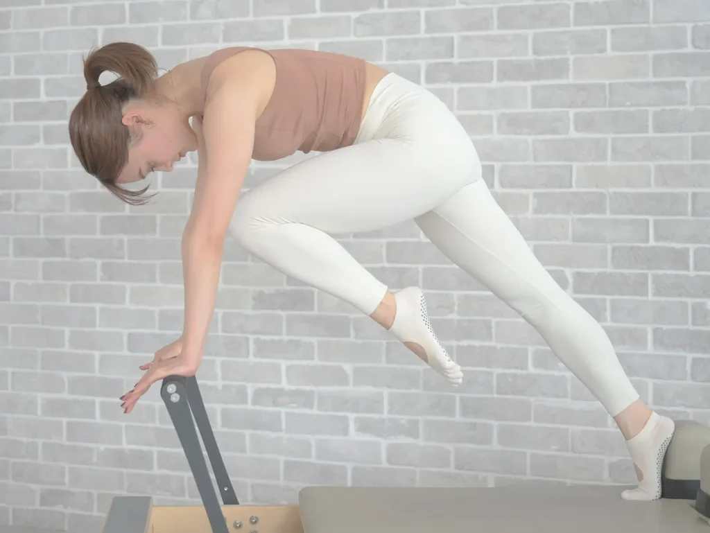 pilatesKの専用器具を使用したレッスンイメージ