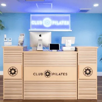 club Pilates 4店舗のピラティスのレッスンを受ける前の受付