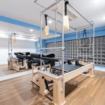 club Pilates 4店舗のピラティスのレッスンを受けるトレーニング器具