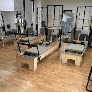 Pilates Mee 世田谷区2店舗のピラティスのレッスンを受けるトレーニングルーム