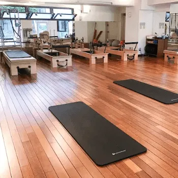 zen place pilates 渋谷区5店舗のピラティスのレッスンを受けるトレーニングルーム