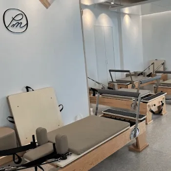 Pilates Mirror 杉並区5店舗のピラティスのレッスンを受けるトレーニング器具