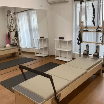STUDIO IVY 杉並区3店舗のピラティスのレッスンを受けるトレーニングルーム