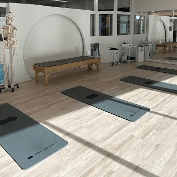 zen place pilates 杉並区4店舗のピラティスのレッスンを受けるトレーニングルーム