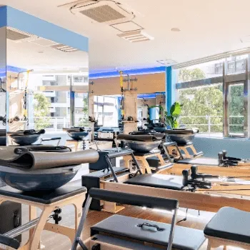 club Pilates 浅草吾妻橋のピラティスのレッスンを受けるトレーニングルーム