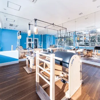 club Pilates 浅草吾妻橋のピラティスのレッスンを受けるトレーニング器具