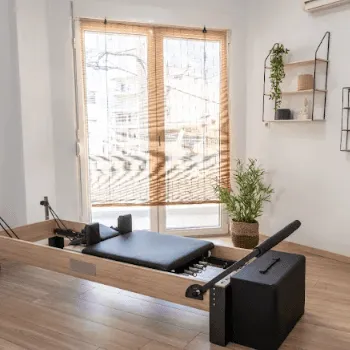 Pilates&Gym 1to1 錦糸町店のピラティスのレッスンを受けるトレーニングルーム