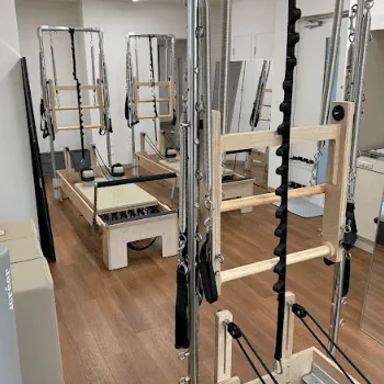 Pilates Mee 押上店のピラティスのレッスンを受けるトレーニングルーム