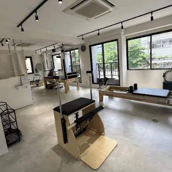 ルルト 蔵前浅草橋店のピラティスのレッスンを受けるトレーニングルーム