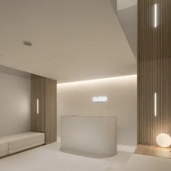 the SILK台東区2店舗のピラティスのレッスンを受ける前の受付