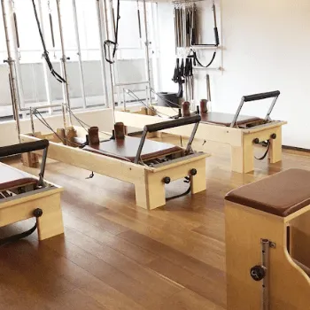 zen place pilates 台東区2店舗のピラティスのレッスンを受けるトレーニングルーム