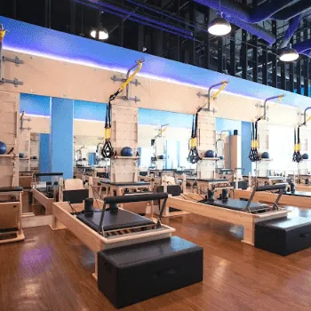 club Pilates 豊島区2店舗のピラティスのレッスンを受けるトレーニング器具